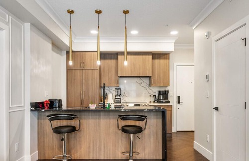 Currie Barracks Condo | Executive 2BR Suite near MRU & Downtown/w Parking