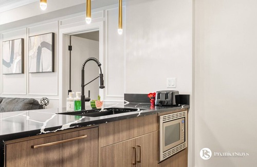 Currie Barracks Condo | Executive 2BR Suite near MRU & Downtown/w Parking