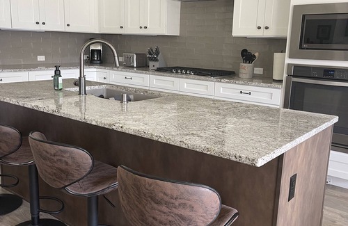 West Richland House | Premier 3-Bedroom Suite with Office & Inclusive Breakfast