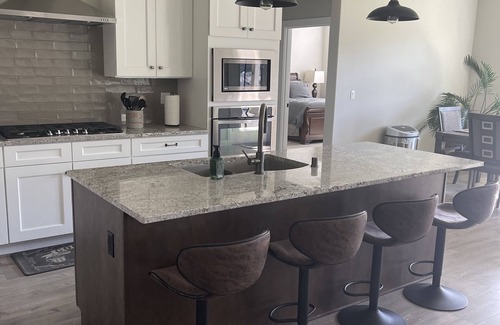West Richland House | Premier 3-Bedroom Suite with Office & Inclusive Breakfast