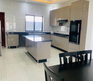 Lusaka House | Elegant 4 Bedroom Oceanfront House with Pool & Hot Tub
