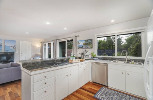 Clyde Hill House | Executive 4BR Home with Heated Pool & Pet-Friendly Perks