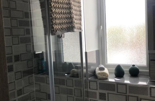 Luton Apartment | Guest Rated: Executive Apartment in Luton with Family Amenities