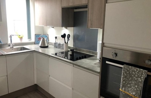 Luton Apartment | Guest Rated: Executive Apartment in Luton with Family Amenities