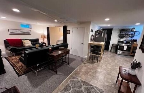 The Dalles Apartment | Executive Apartment Suite with Kitchen & Breakfast Included
