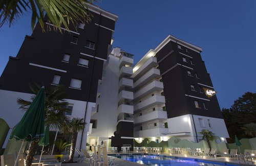 Rimini House | Pet-Friendly 2-Bedroom Executive Apartment with Pool Access