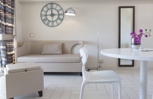 Rimini House | Pet-Friendly 2-Bedroom Executive Apartment with Pool Access