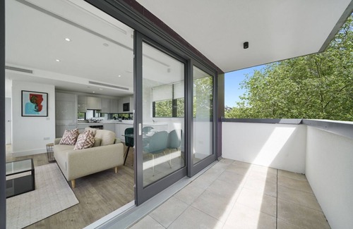Bermondsey Apartment | Stylish Bermondsey Aparts by City Stay with Spa Amenities
