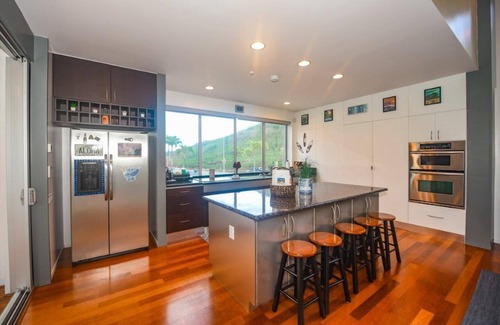 Hawaii Kai House | Immaculate Balinese Vacation Home with Oceanfront Views