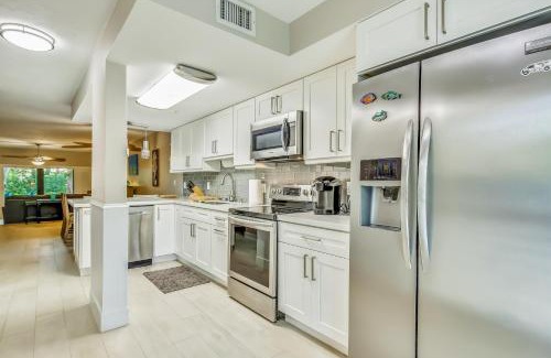 Islamorada Apartment | Relax at Executive Bay Club Condos with Ocean View Amenities