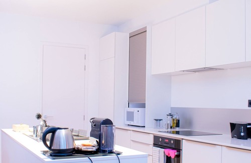 Saint-Josse-ten-Noode Apartment | Top-Rated Executive Serviced Residence with Parking & More