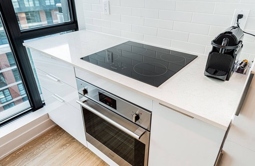 Griffintown Apartment | Executive Canal View with Pool and Spa Amenities