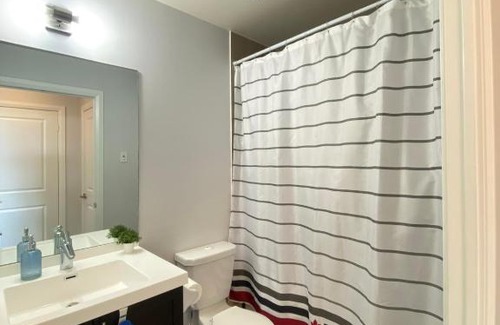 Etobicoke Apartment | Executive Condo: Perfect for Families & Pet-Friendly Retreat