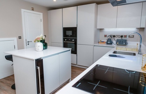Hull Old Town Apartment | Executive Duplex Apartment with Park View & Family-Friendly Amenities
