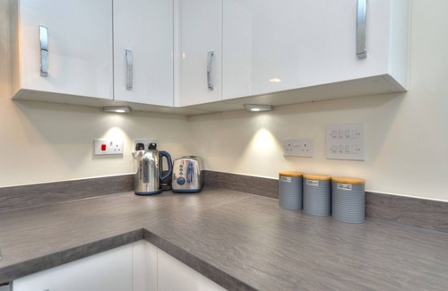 Milton Keynes Apartment | Top-Rated Executive Fairfields Apartment with Kitchen Access
