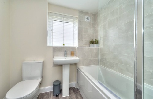 Milton Keynes Apartment | Top-Rated Executive Fairfields Apartment with Kitchen Access