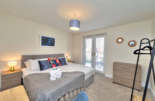 Milton Keynes Apartment | Top-Rated Executive Fairfields Apartment with Kitchen Access