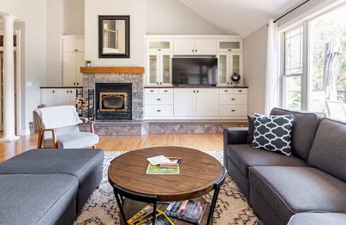 Utterson House | Executive Family Friendly Home in the Muskokas