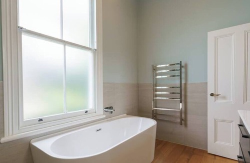 Mount Eden House | Welcoming Executive Home in Mt Eden with Family Amenities