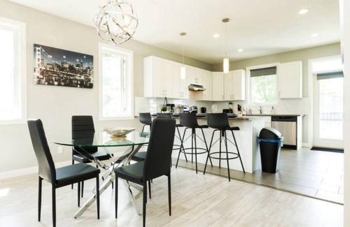Jasper Place House | Cozy Executive Home with WiFi, Garage & Pet-Friendly Stays