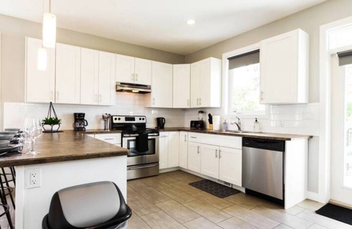 Jasper Place House | Cozy Executive Home with WiFi, Garage & Pet-Friendly Stays