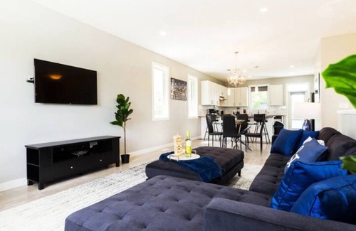Jasper Place House | Cozy Executive Home with WiFi, Garage & Pet-Friendly Stays