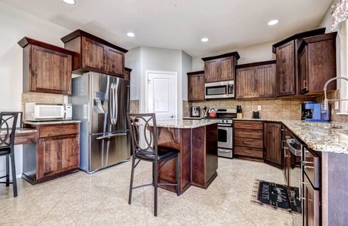 Tri-Cities House | Executive Home, Private Yard & Garage 5/3 - #3005