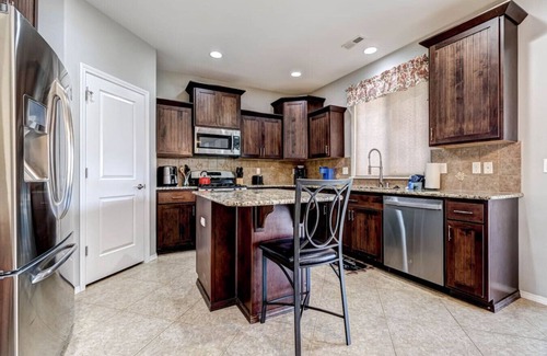 Tri-Cities House | Executive Home, Private Yard & Garage 5/3 - #3005
