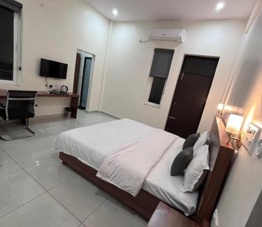 Gomti Nagar House | Guest Rated 10/10 at Executive House - Family & Pet Friendly