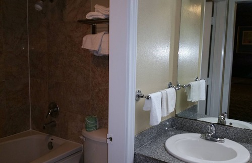 Waxahachie Hotel | Convenient Stay at Executive Inn and Suites Waxahachie