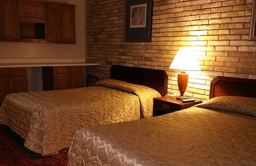 Waxahachie Hotel | Convenient Stay at Executive Inn and Suites Waxahachie