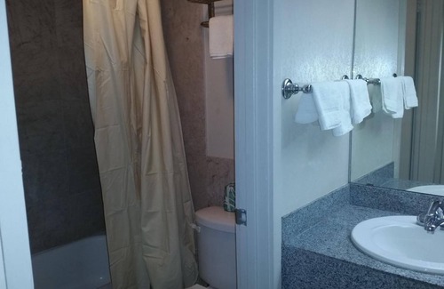 Waxahachie Hotel | Convenient Stay at Executive Inn and Suites Waxahachie