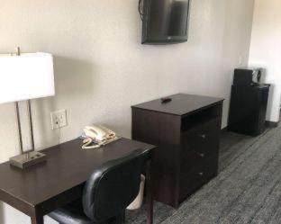 Joaquin Hotel | Accessible Family Retreat at Executive Inn and Suites Joaquin
