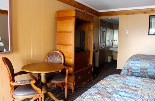 Goliad Hotel | Convenient Executive Inn: Family-Friendly with Breakfast