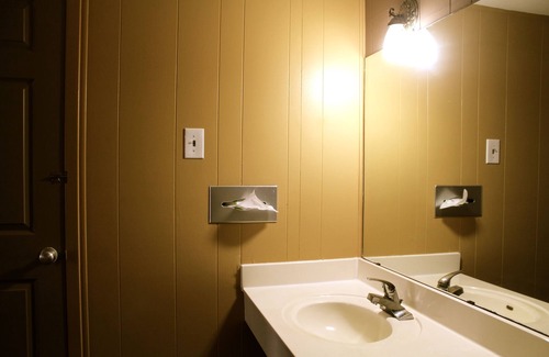 Goliad Hotel | Convenient Executive Inn: Family-Friendly with Breakfast