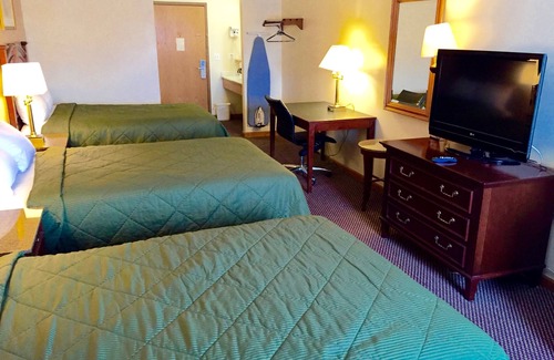 Waukegan Hotel | Convenient Executive Inn and Suites with Family-Friendly Amenities