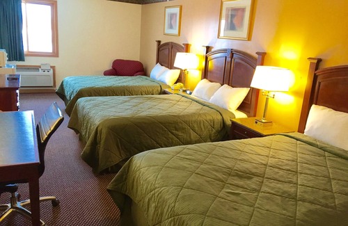 Waukegan Hotel | Convenient Executive Inn and Suites with Family-Friendly Amenities