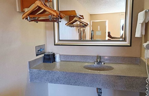 Kilgore Hotel | Budget-Friendly Getaway at Executive Inn Kilgore