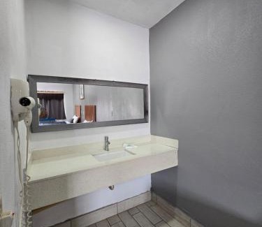 Laguna Heights Hotel | Discover Executive Inn Laguna Vista: Family & Pet Friendly Stay
