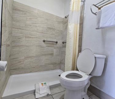 Laguna Heights Hotel | Discover Executive Inn Laguna Vista: Family & Pet Friendly Stay