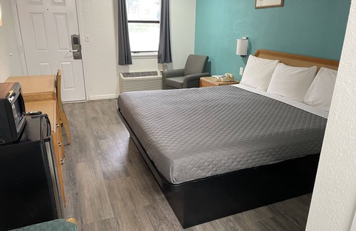 Purcell Hotel | Exceptional Stay at Executive Inn of Purcell with Breakfast