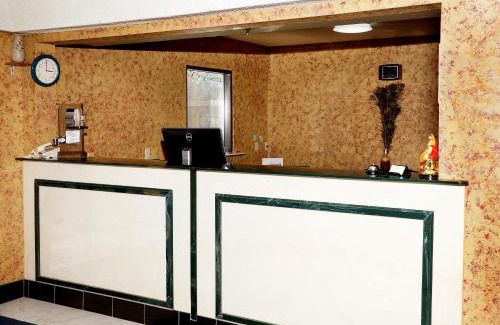 Opp Hotel | Family-Friendly Stay at Executive Inn Opp with Kitchen Access