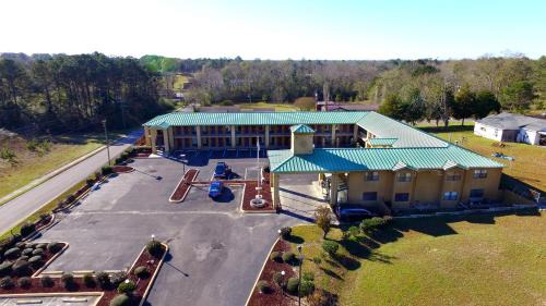 Opp Hotel | Family-Friendly Stay at Executive Inn Opp with Kitchen Access