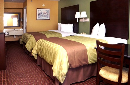 Opp Hotel | Cozy Stay at Executive Inn Opp with Pool and Breakfast