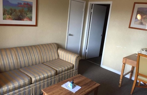 Beeville Hotel | Comfortable Stays at Executive Inn & Suites Beeville