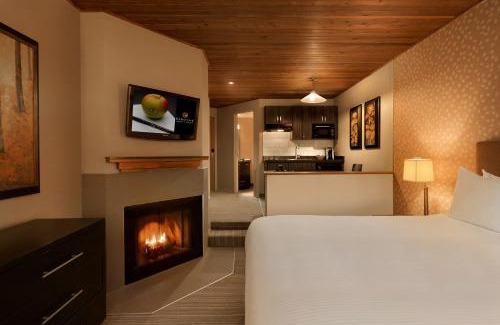 Whistler Village Hotel | Pet-Friendly Retreat at Executive Inn Whistler with Pool