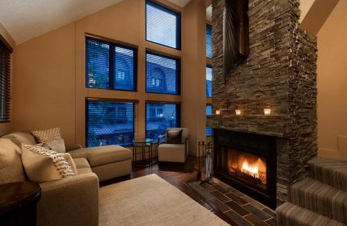 Whistler Village Hotel | Pet-Friendly Retreat at Executive Inn Whistler with Pool