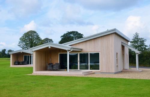 Enniskillen Ski Chalet | Premier Executive Lodge at Mullans Bay - 4-Star Experience