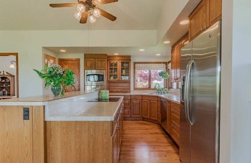 Graymont House | Relaxing Executive Home Near El Paso Golf Course & Spa