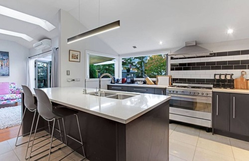 Birkenhead House | Executive Retreat minutes to Takapuna and CBD